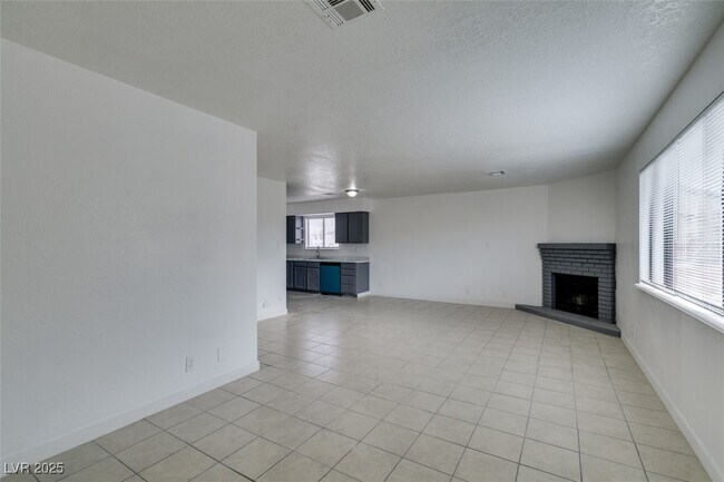 Building Photo - 6987 Mendon Ln