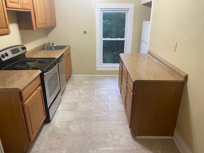 Building Photo - 47 Fairview St