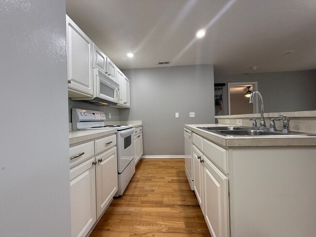 Building Photo - 5604 Vintage Pl