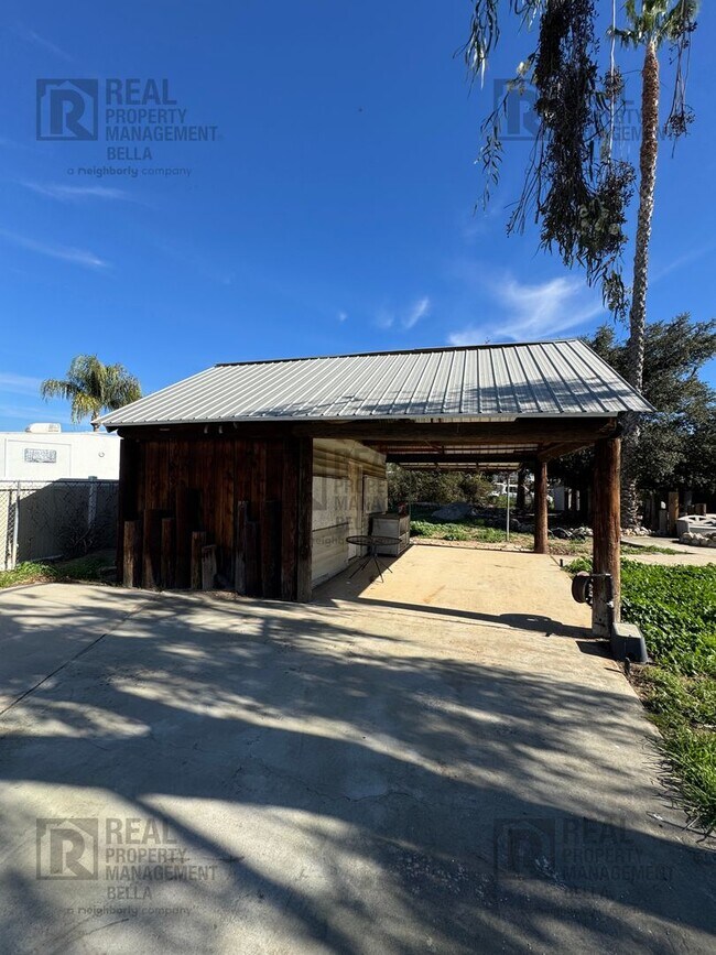 Building Photo - Peaceful Nuevo Living with Gated Driveway, Spacious Layout and Outdoor Living