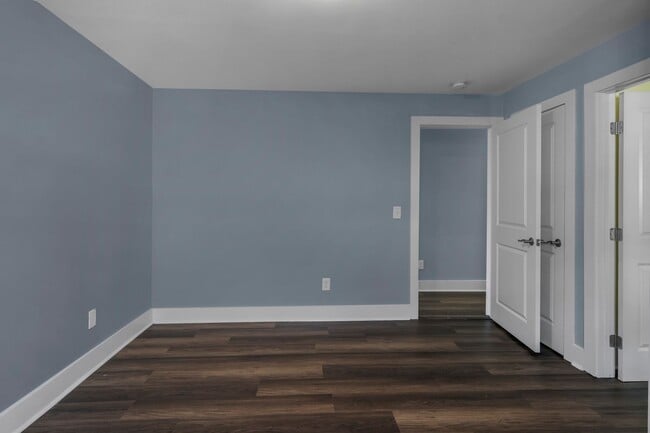 Building Photo - Four Bedroom Ranch in Elizabeth Park!