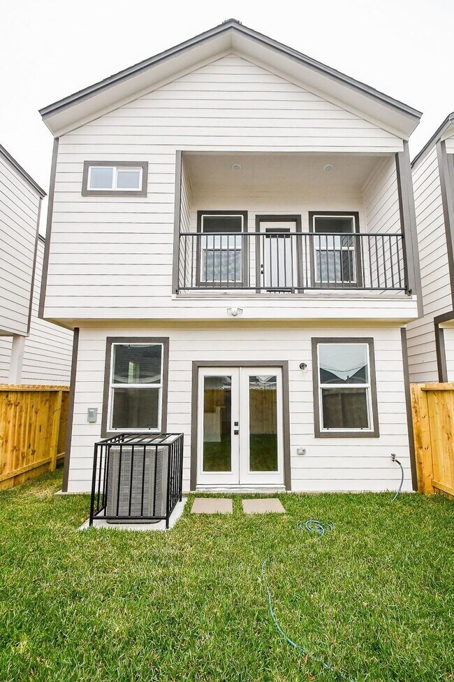 Building Photo - 4913 Nichols St