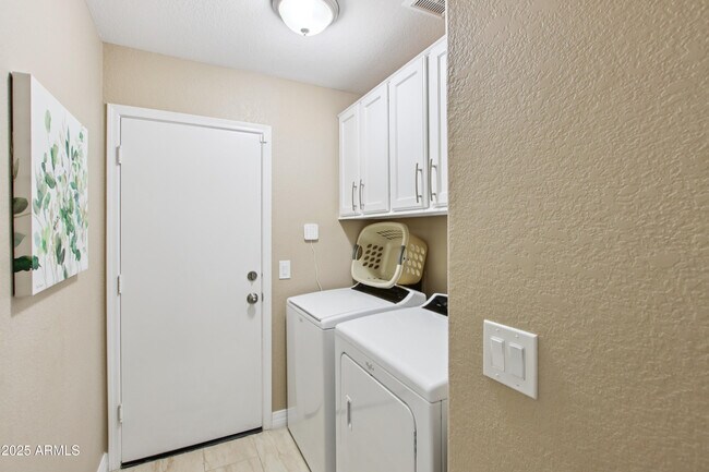 Building Photo - 20657 N Ventana Dr W
