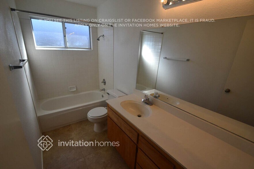 Building Photo - 303 Hampshire Ct