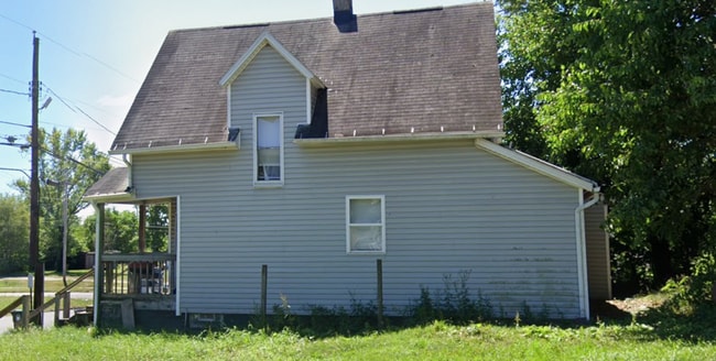 Building Photo - Charming 3-Bedroom Bungalow | Cozy, Affordable & Convenient Living