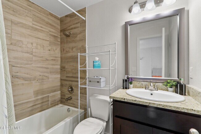 Building Photo - 13740 Villa Vista Ave