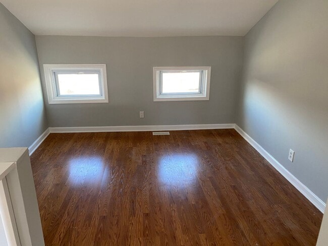 Building Photo - Lovely & Renovated Seton Hill 2bd + den/2b...