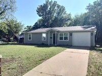 Building Photo - 803 Tarrant Dr