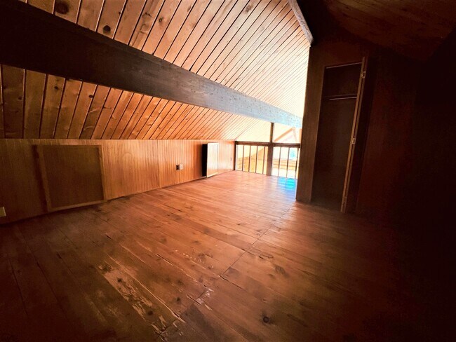 Building Photo - 830 Brook Dr