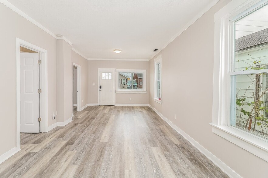 Building Photo - 1328 Pater Ave