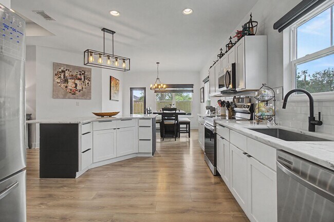 Building Photo - 197 W 1st Ave