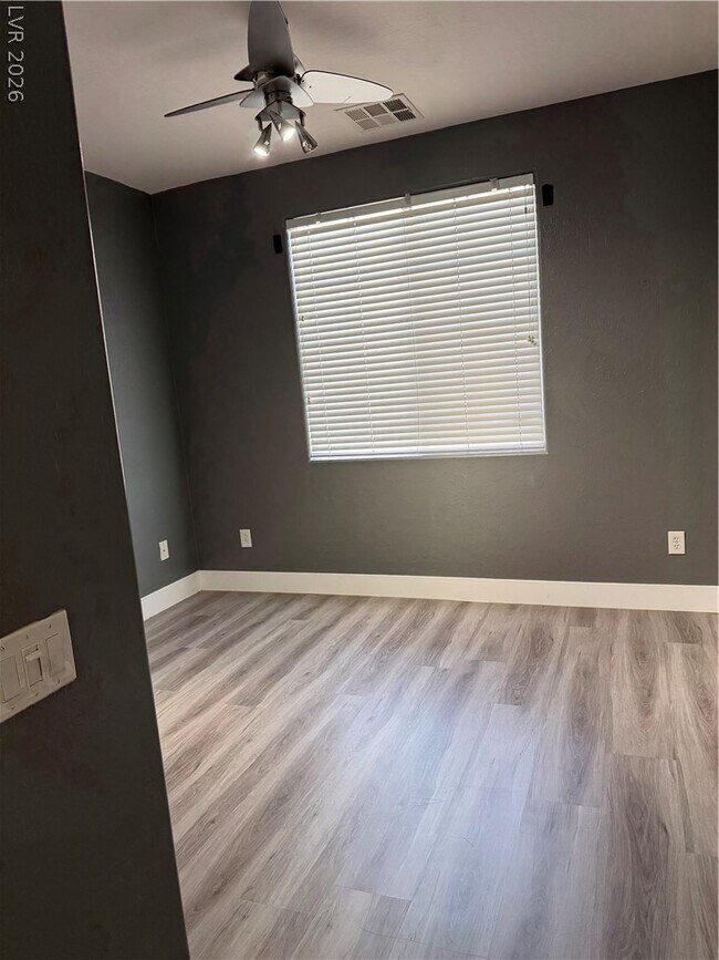 Building Photo - 6868 Sky Pointe Dr