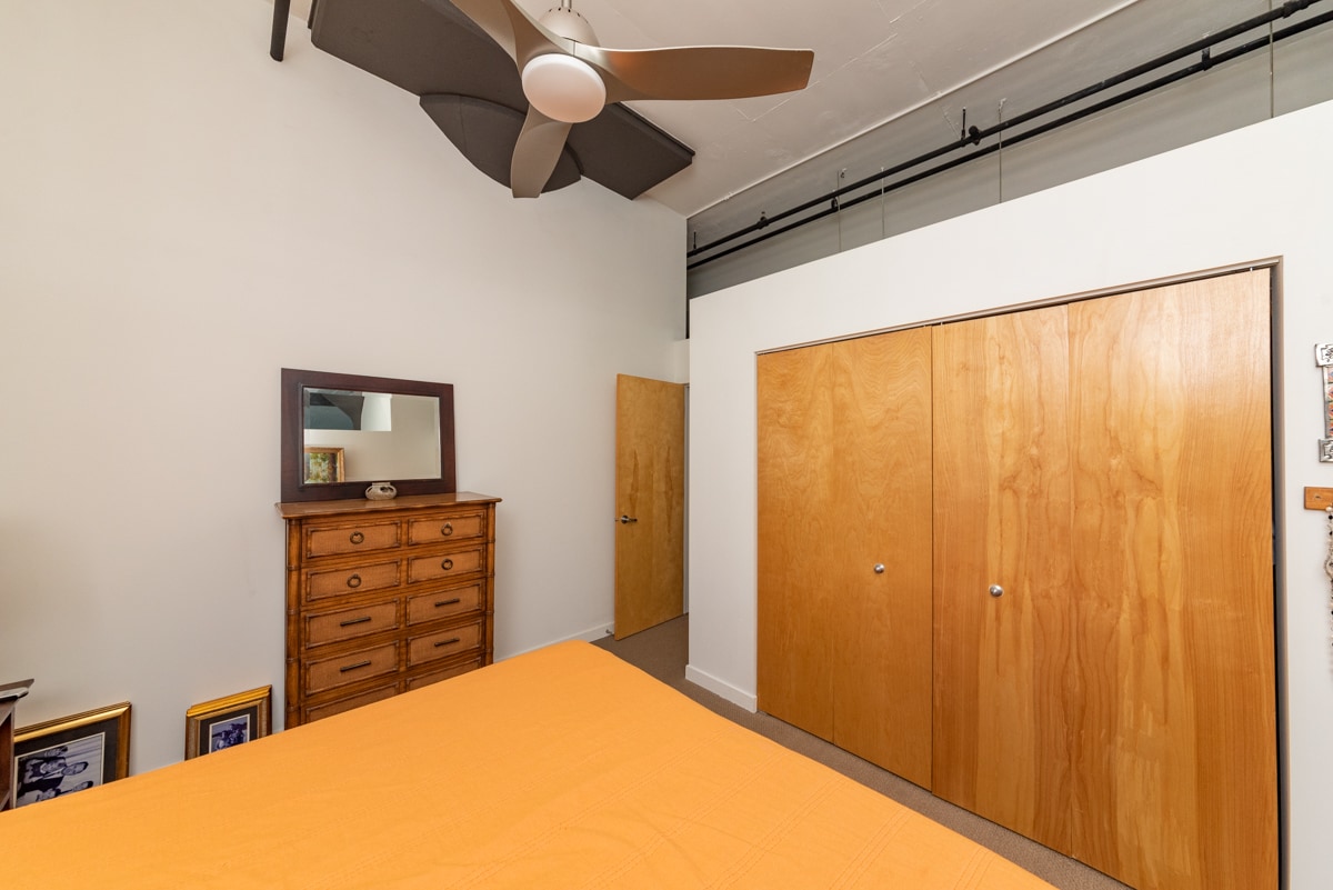 Building Photo - 1224 W Van Buren St