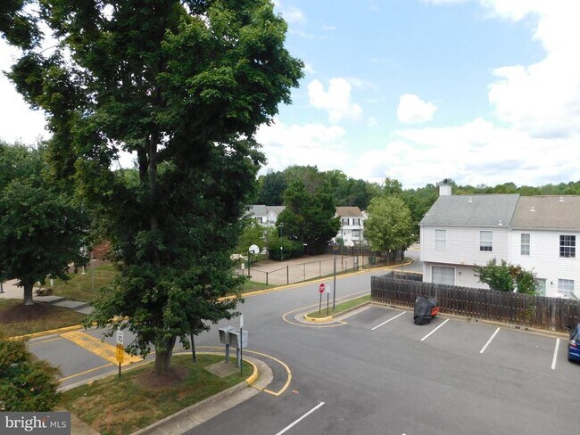 Building Photo - 102 Piccadilly Ln