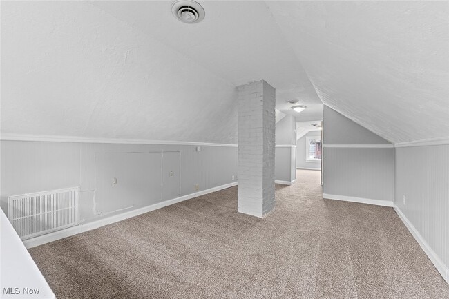 Building Photo - 4930 E 109th St