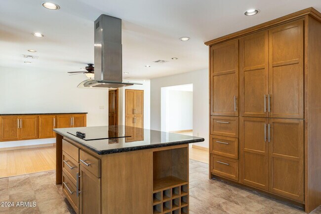 Building Photo - 8643 E Sandalwood Dr