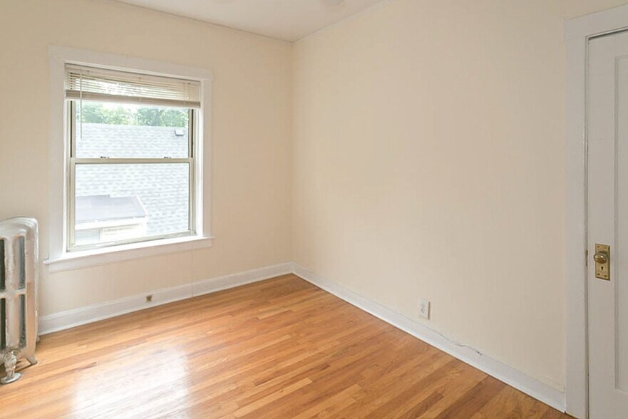 Building Photo - 1954 W Winona St