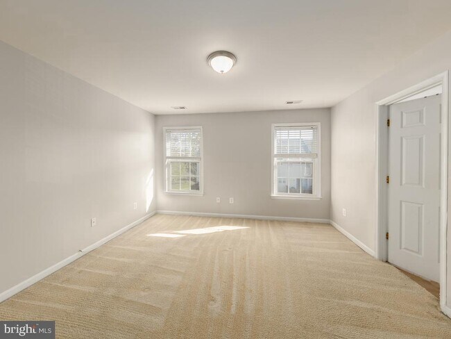Building Photo - 108 Clearwater Ct