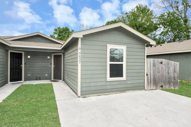 Building Photo - 9027 Madera Rd