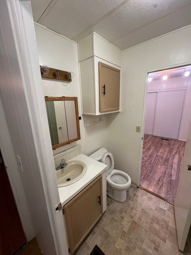 Building Photo - Magalia Home for rent, 1 car garage, 2 bed...