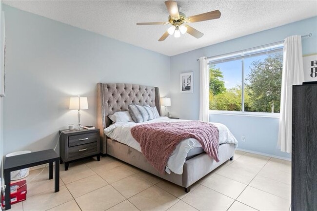 Building Photo - 7856 Dixie Beach Cir