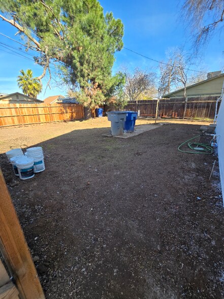 Building Photo - 7164 N Maroa Ave