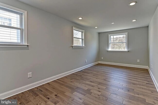 Building Photo - 415 Ritchie Pkwy