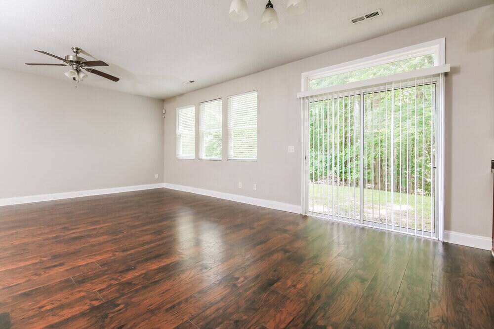 Building Photo - 133 Smart Ct