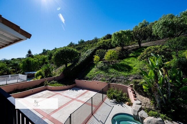 Building Photo - Stunning Remodeled Home in Walnut Valley U...