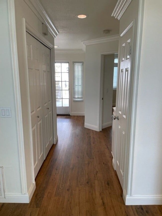 Building Photo - 72 Campton Pl