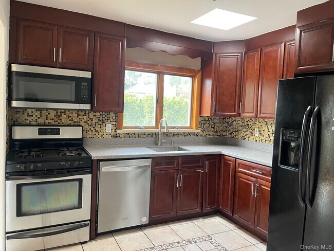Building Photo - 66 Laron Dr