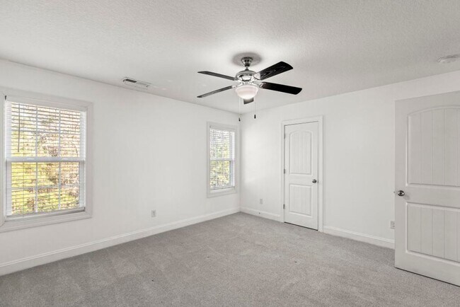 Building Photo - Gorgeous Home Offering Over 3000 HSF!