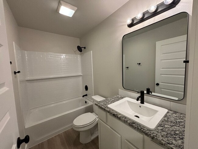 Building Photo - 3-Bedroom Home with Stylish Upgrades in Be...