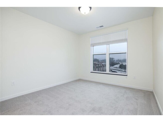 Building Photo - 28 7th St NE