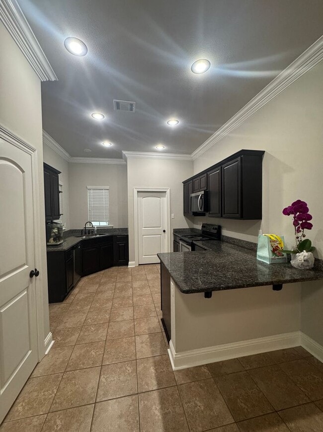 Building Photo - ? Stylish Brick  Rental Home in Riverscape...
