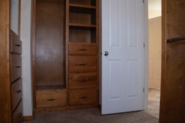 Building Photo - 514 Winding Bluff Way