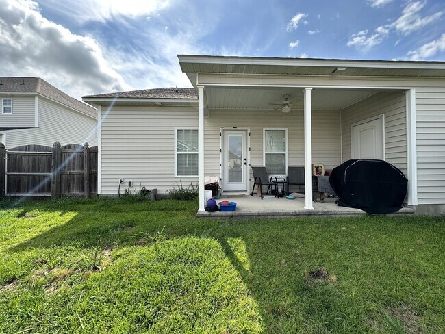 Building Photo - 1929 Leighton Dr