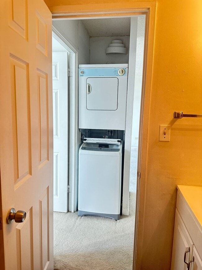 Building Photo - Fairway Gardens – 2 BD / 1 BA / 1 PK Spacious & Convenient Condo Living