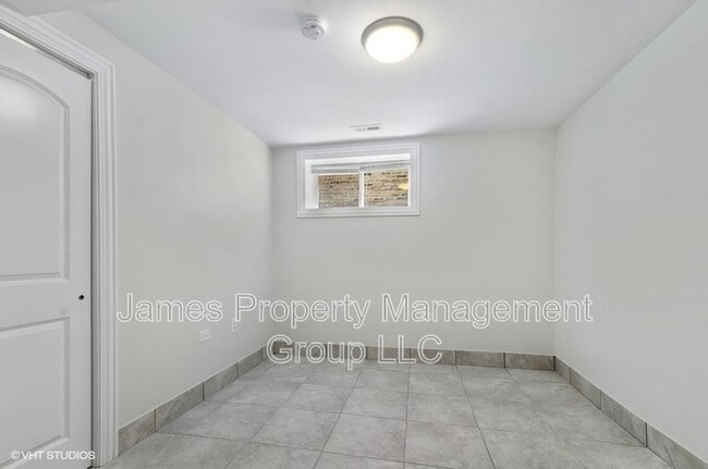 Building Photo - 5816 N Ridge Ave