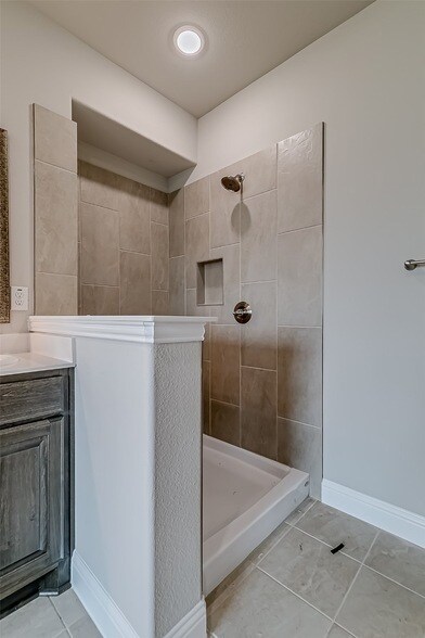 Building Photo - 327 Sweetspire Dr