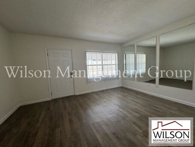 Building Photo - 206 E Yale St