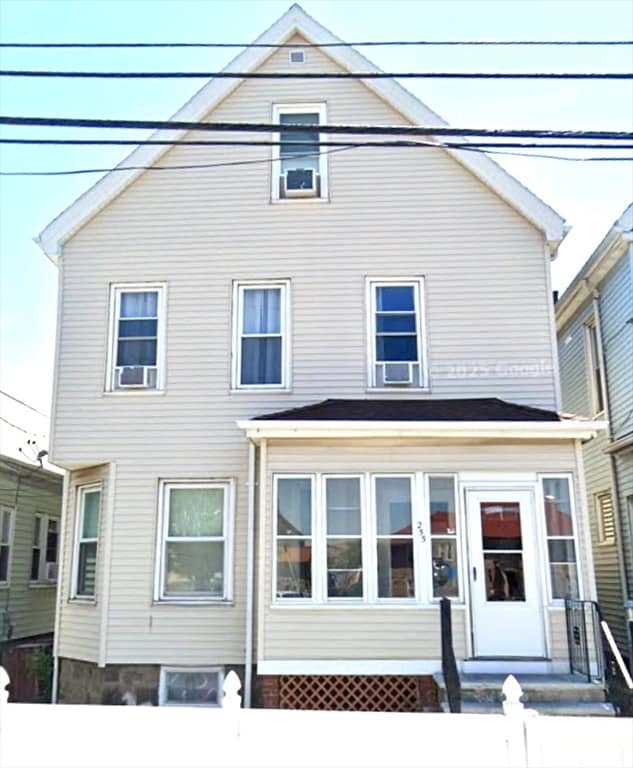 Building Photo - 255 Revere St