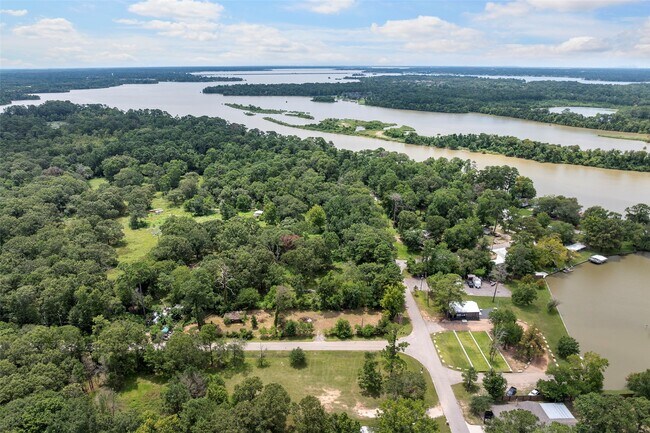 Building Photo - 416 Pin Oak Dr