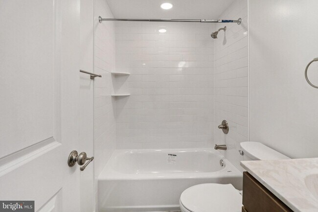 Building Photo - 303 Seaton Pl NE