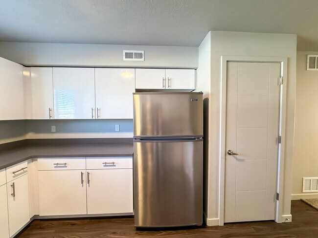 Building Photo - 64 W 600 S