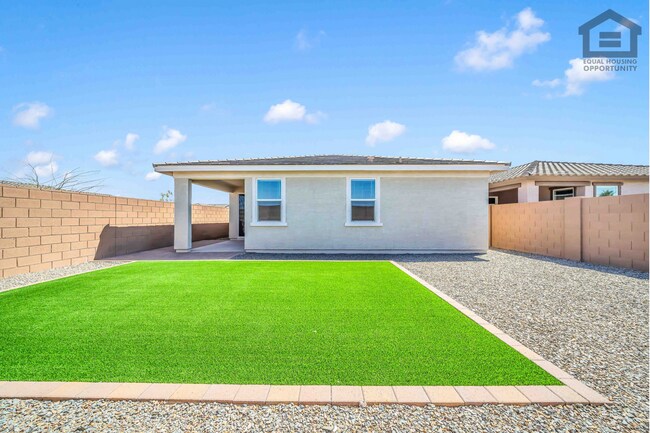 Building Photo - 4Bed/3Bath House at Thomas Rd/99th Ave! Ready for Immediate Move-In! -- Mother-In-Law Suite W/Pri...