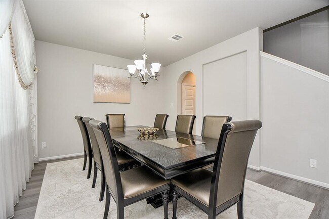 Building Photo - 2707 Dry Creek Dr
