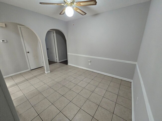 Building Photo - Living Room & Den in Dalraida