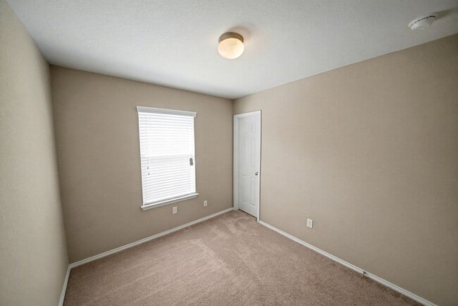 Building Photo - Beautiful 4-Bedroom, 3-Bath Home in Kensin...