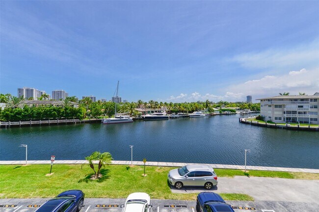 Building Photo - 401 Golden Isles Dr
